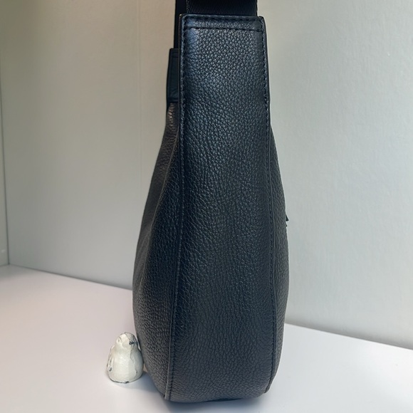 BAGGU Original Release Small Leather Crescent Bag In Black - Picture 11 of 17